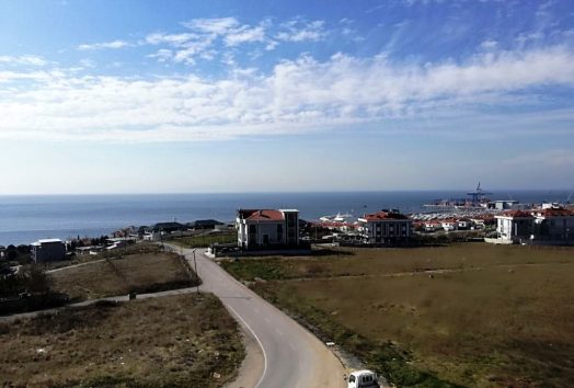 شقة للبيع في اسطنبول بيليك دوزو تركيا 3 غرف و صالة مطلة على البحر